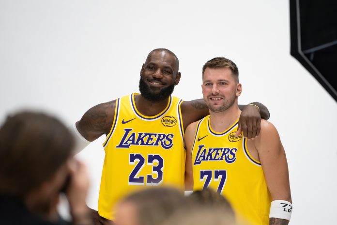 Histórico: la NBA aprobó la venta de Los Ángeles Lakers en 10