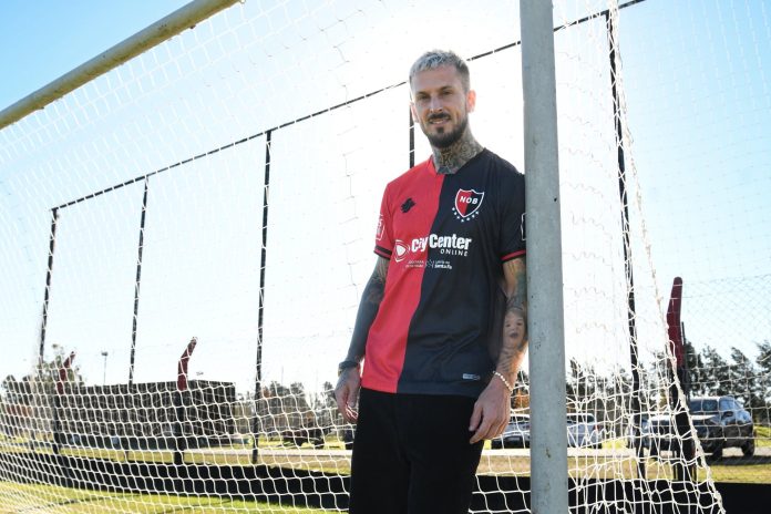 Tras jugar apenas nueve partidos y no marcar goles, Darío Benedetto acordó su salida anticipada de Newell’s