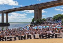 Cristina Kirchner: “Que yo esté privada de mi libertad es la metáfora perfecta de una Argentina a la que la están liquidando”