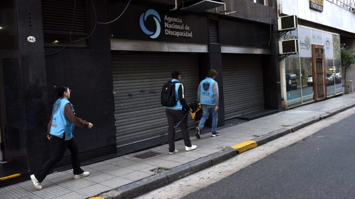 La UIF denunció a un ex funcionario que se presentó como abogado de uno de los involucrados en la causa ANDIS