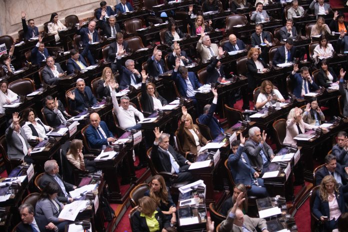 Legisladores radicales electos en las listas de LLA se sumarán a los bloques de la UCR y no a los libertarios