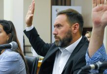 Un concejal de Bahía Blanca se negó a realizar un test de alcoholemia en un control vehicular y luego renunció a su banca