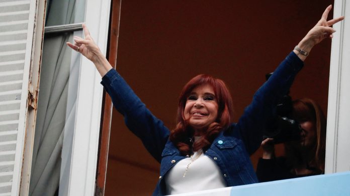 Cristina Kirchner continúa su recuperación internada y aseguran que “está bien”
