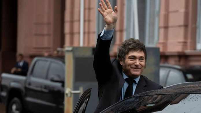 Javier Milei dijo en un diario británico que la soberanía sobre las Malvinas “no es negociable”