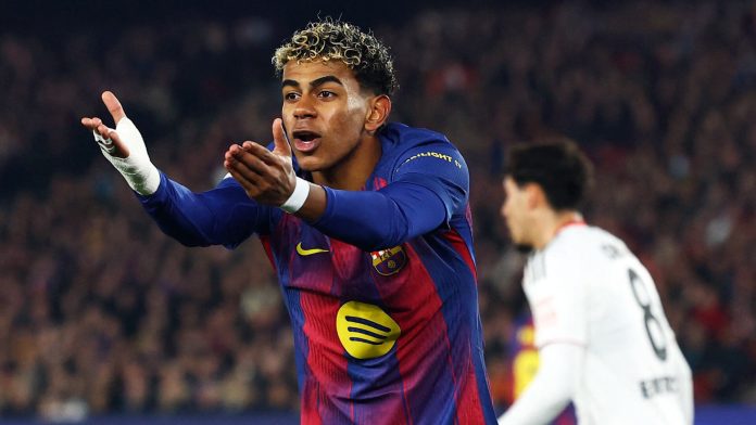 La reacción de Lamine Yamal tras ser sustituido en el último partido del Barcelona y la sentencia del entrenador en rueda de prensa