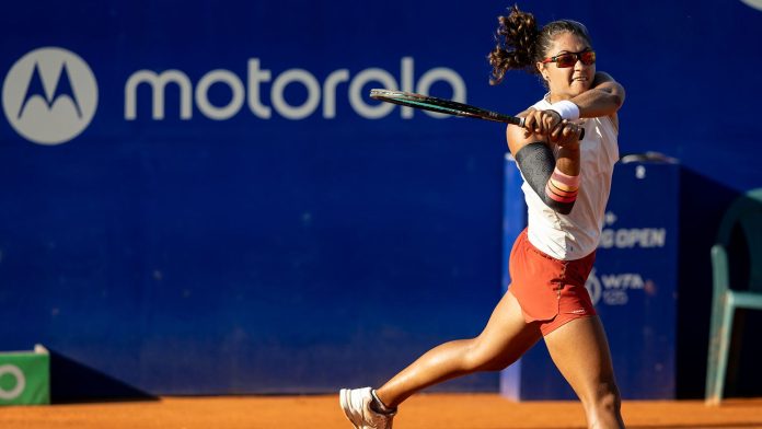 Luisina Giovannini pisa fuerte en la altura: eliminó a una de las candidatas y se clasificó a cuartos del WTA 125 de Quito