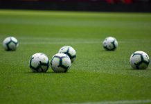 Misterio en el fútbol africano por la repentina muerte de un jugador durante un partido: se habría tragado una moneda