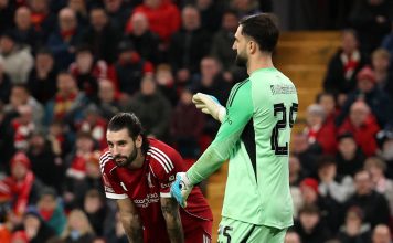 Con dos asistencias de Alexis Mac Allister y pese a un insólito blooper, Liverpool goleó y avanzó en la FA Cup