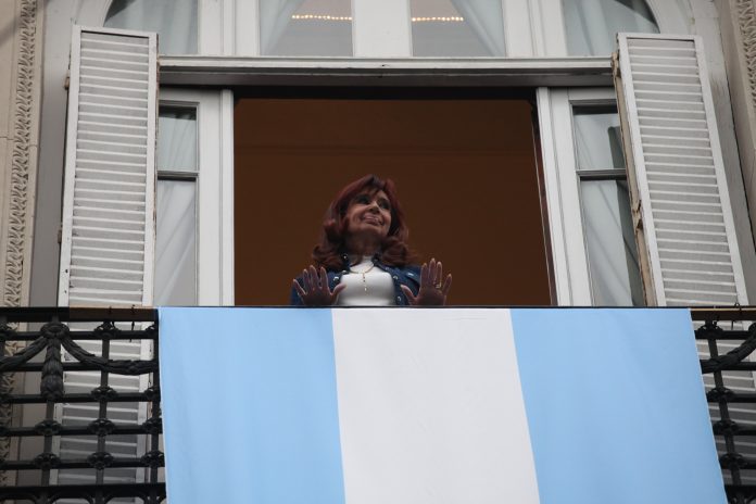 Cristina Kirchner escribió un sentido posteo por la muerte de un militante en un accidente debajo de su balcón