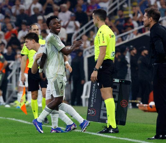El dardo de Vinícius a Simeone tras el tenso ida y vuelta en el triunfo del Real Madrid ante el Atlético