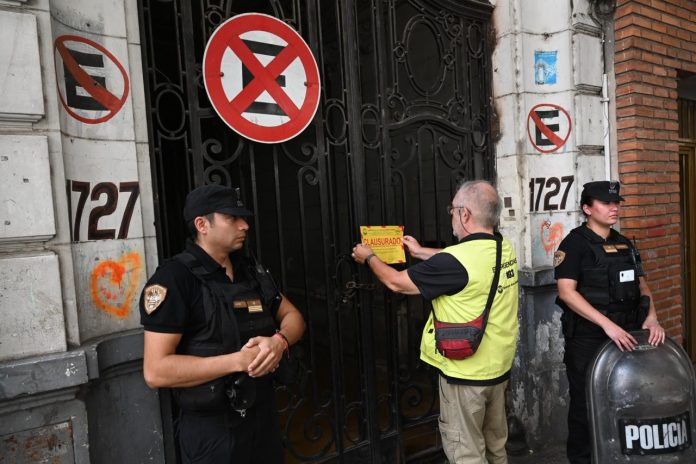 El gobierno porteño desalojó otro edificio: aseguran que estaba usurpado desde hace 40 años