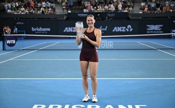 El tenso momento entre Sabalenka y Kostyuk tras la final de Brisbane: fuerte discurso y desplante de la ucraniana a la bielorrusa