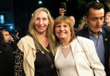 Karina Milei fue a al teatro a ver la obra en la que actúa la pareja de Patricia Bullrich