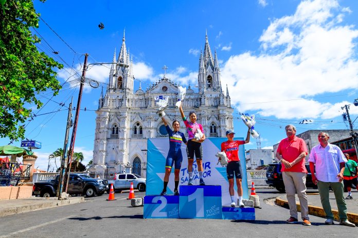 La colombiana Paula Patiño conquista la cuarta etapa del Tour El Salvador 2026