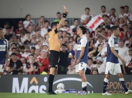 La lupa sobre le durísimo planchazo de Panaro a Fausto Vera en River-Gimnasia: por qué el VAR acertó al corregir a Pablo Dóvalo