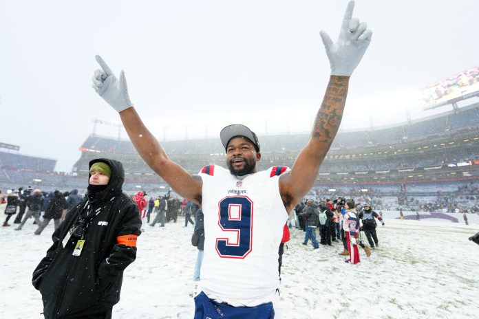 Las impactantes fotos del triunfo de los Patriots bajo una histórica nevada en Denver: enfrentarán a los Seahawks en el Super Bowl de la NFL