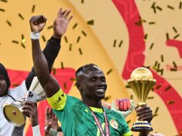 Parcelas exclusivas, distinciones de máximo rango y miles de dólares: los increíbles premios del presidente de Senegal al plantel