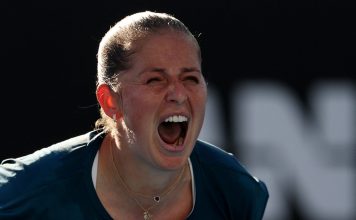 Polémica en el Australian Open por la reacción de una tenista tras pegarle un brutal pelotazo a su rival en el rostro