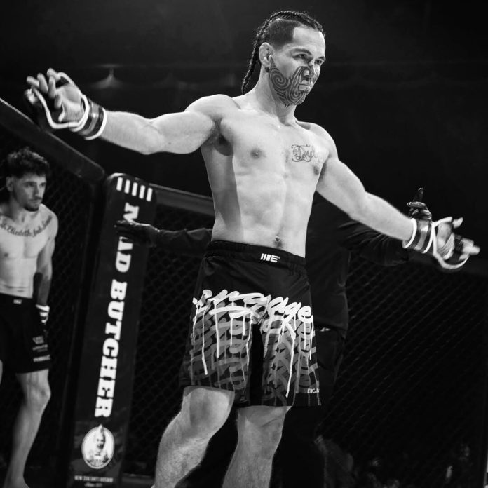 Polémica en la UFC: sospecharon que hacía trampa en el pesaje, lo hicieron subir otra vez a la balanza y cancelaron su pelea