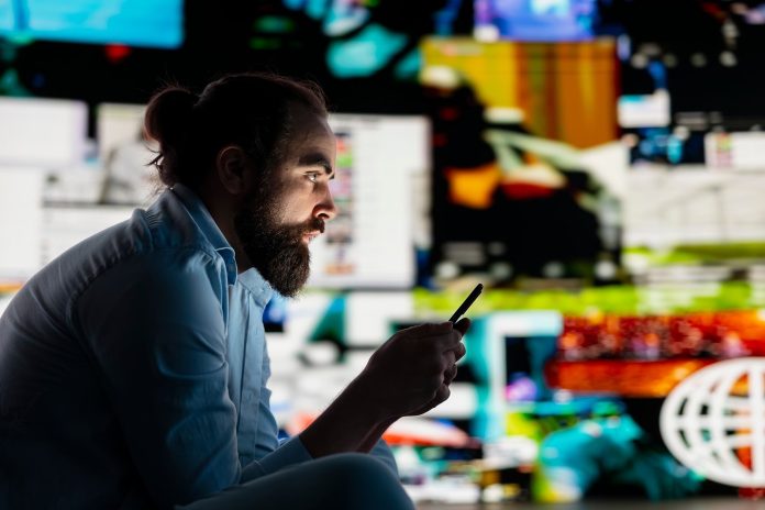 ¿Qué le pasa a nuestro cerebro cuando vemos videos a velocidades más rápidas de lo normal?