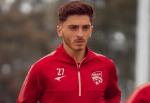 Un futbolista denunció que lo despidieron por ser homosexual: la respuesta de su ex club