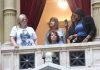 Aplausos y abrazos: la emoción de los familiares de víctimas cuando se aprobó la Reforma Penal Juvenil en Diputados