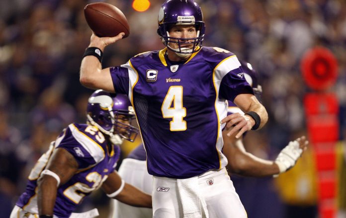 Brett Favre reactiva la controversia por la elección de Bad Bunny en el Super Bowl