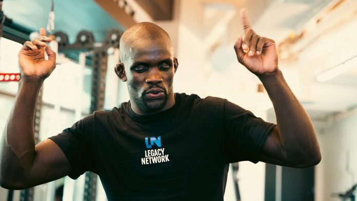 De los yacimientos de diamantes a la cima de la UFC: la inspiradora travesía de Themba Gorimbo