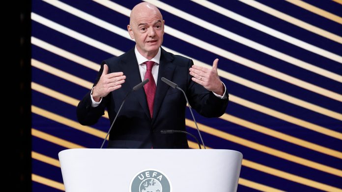 El anuncio que hizo el presidente de la FIFA tras la acusación de racismo de Vinicius Jr