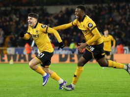 El defensor colombiano Yerson Mosquera realizó impresionante salvada en el triunfo del Wolverhampton ante Aston Villa por la Premier League