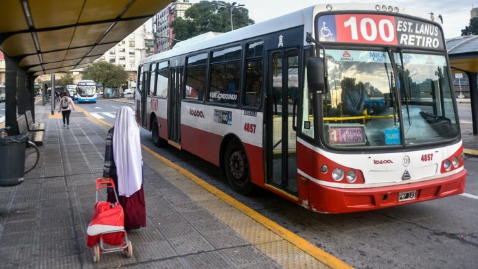 El Gobierno define las multas que aplicará contra los gremios de trenes y colectivos que adhirieron al paro