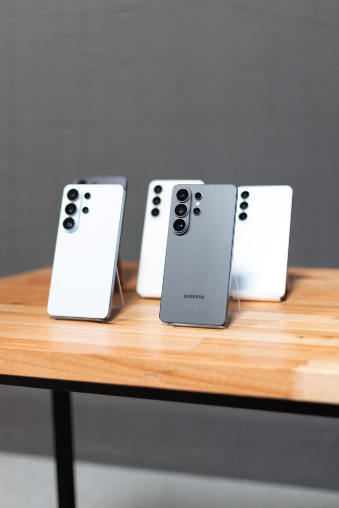 Galaxy S26: cómo es el nuevo teléfono de Samsung que suma IA y que promete romper el molde