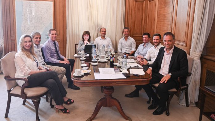 Impulsado por el avance de la reforma laboral, el Gobierno llamó a dos reuniones clave para avanzar con nuevos proyectos en el Congreso