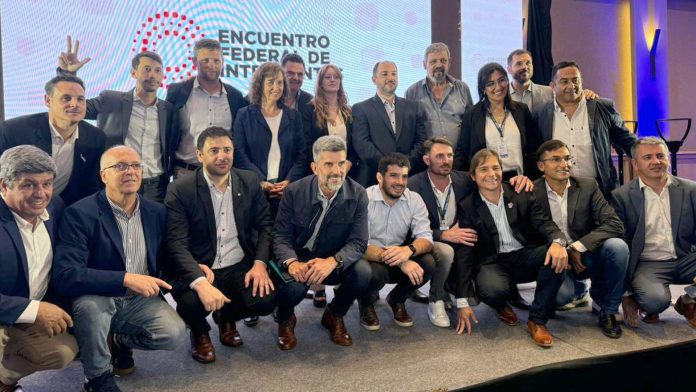 La UCR reúne a más de 300 intendentes en Santa Fe en medio de la disputa por la estrategia electoral de 2027