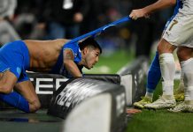 La violenta pelea que protagonizó un jugador de la selección argentina: su rival le rompió la remera y desató un escándalo