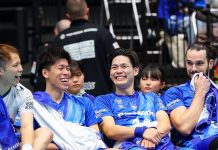 Le dio un pelotazo en la cara a una asistente, pero su reacción para disculparse causó furor: “Lo más sincero que jamás vi”