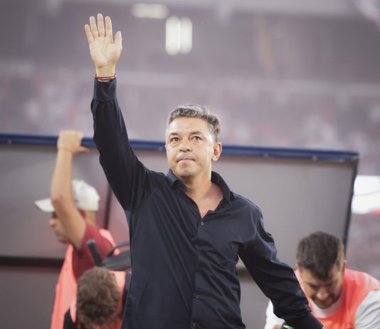Tras poner en duda su continuidad, Marcelo Gallardo dirige la práctica de River Plate