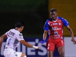 Un futbolista le pidió matrimonio a su novia en el campo de juego y se separó a los tres días: “No voy a hablar mal”