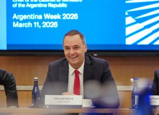 Adorni agradeció el respaldo del Gobierno y se refirió a su trabajo en EEUU: “La palabra no debió ser deslomarse”