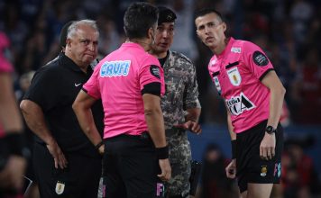 El blooper por una falla tecnológica que cometió el árbitro en el último minuto del clásico entre Peñarol y Nacional