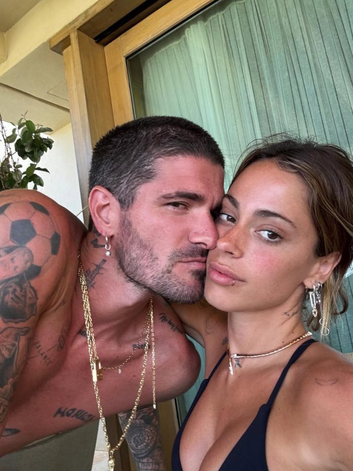 El book de fotos íntimas y el romántico mensaje de Rodrigo De Paul a Tini por su cumpleaños: la respuesta de la artista