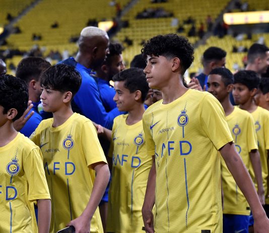 El fastidio del hijo de Cristiano Ronaldo al ser sustituido que le valió una amarilla y sanción