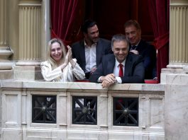 El Gobierno ensayó una tregua, se alineó detrás de Adorni y busca dejar atrás la polémica