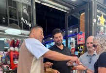 El Turco García volvió a las recorridas en CABA y repartió preservativos para concientizar sobre enfermedades de transmisión sexual