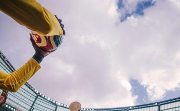 Escándalo en África: Senegal exhibió el trofeo como campeón continental luego de que la confederación se lo quitara y adjudicara a Marruecos