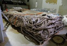 La compleja misión para retirar del fondo del océano el cable que dio inicio a la era de internet hace 38 años
