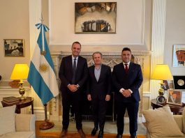 Manuel Adorni cumple agenda en Nueva York y se prepara para reunir a la mesa política el martes