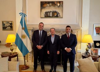 Manuel Adorni cumple agenda en Nueva York y se prepara para reunir a la mesa política el martes