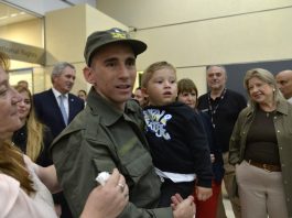 Médicos de Gendarmería controlan el estado de salud de Nahuel Gallo en las primeras horas de su regreso al país