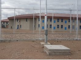 Mendoza: proponen que los presos usen uniforme naranja y prohibir las zapatillas deportivas en las cárceles